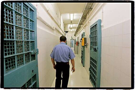 כשלים חמורים בנהלי טיפול בעצירים. בית המעצר קישון // צילום: משה שי